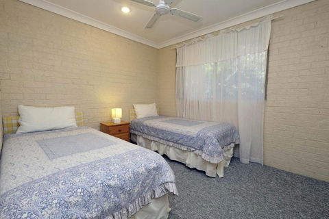 ACACIA WEEKLY ONLY - Tourism Hervey Bay 4