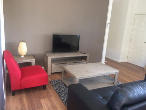 Costa Park Cottage Dio Armidale - Hervey Bay Accommodation 5