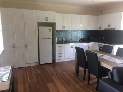 Costa Park Cottage Dio Armidale - Hervey Bay Accommodation 6