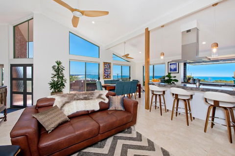 Panorama Beach House - Hervey Bay Accommodation 4