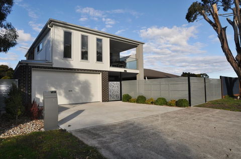 Markeish Retreat Inlet Side Free Wifi - Tourism Hervey Bay 0