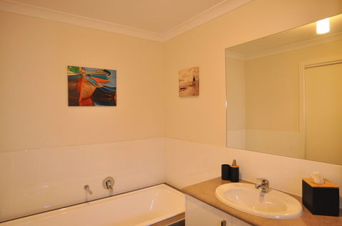 Markeish Retreat Inlet Side Free Wifi - Tourism Hervey Bay 5