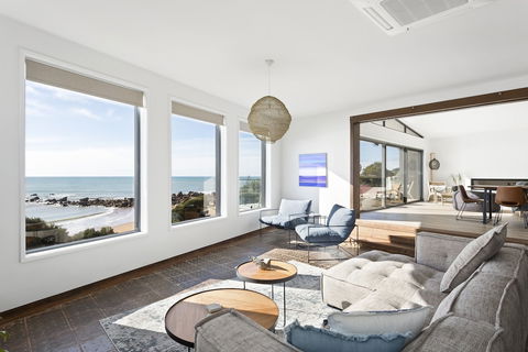 Novo Luxury Apartment - Hervey Bay Accommodation 3
