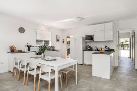 A SWEET ESCAPE Carefree Beach Home - Hervey Bay Accommodation 6