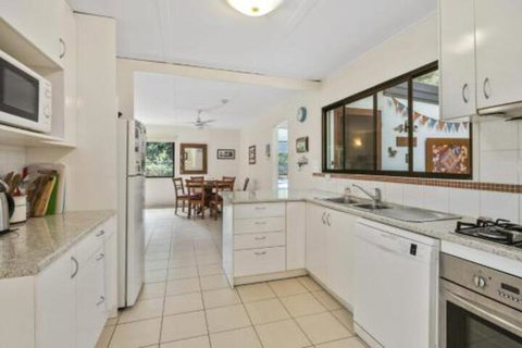 Allamanda Cottage - Hervey Bay Accommodation 6