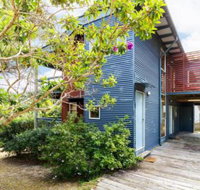 Blue Poles Pets Allowed - Hervey Bay Accommodation