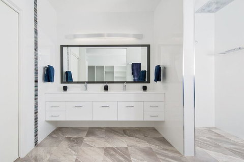 Hilltop Hideaway Breathtaking Views Moments To Beach! - Hervey Bay Accommodation 4