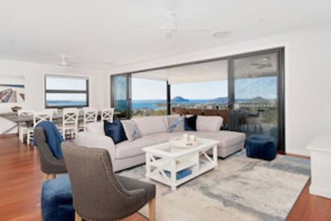 Hilltop Hideaway Breathtaking Views Moments To Beach! - Hervey Bay Accommodation 0