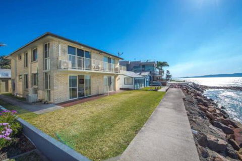 Alcheringa Unit 1 / 32 Sandy Point Road - Hervey Bay Accommodation 0