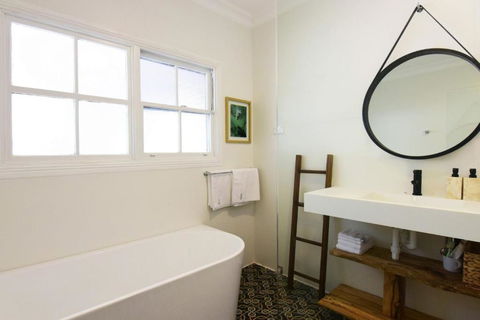 Myrtle Tree Lodge Leaves Kangaroo Valley - Hervey Bay Accommodation 4