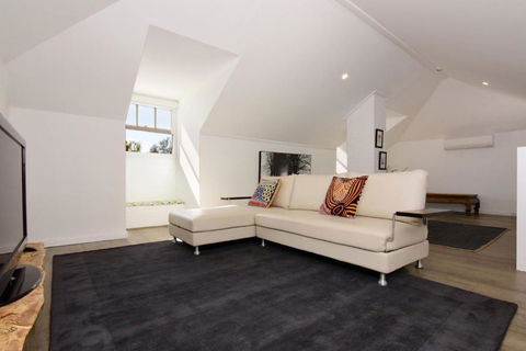 Myrtle Tree Lodge Leaves Kangaroo Valley - Hervey Bay Accommodation 2