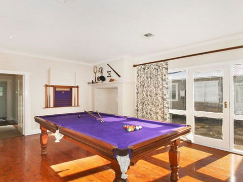 Robin Hill Manor Rambling Retreat & Tennis Court - Tourism Hervey Bay 3