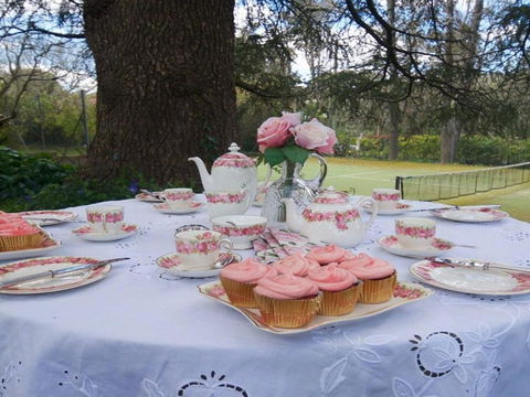 Robin Hill Manor Rambling Retreat & Tennis Court - Tourism Hervey Bay 2