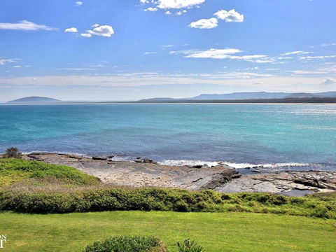 Seven Mile Heaven Your Coastal Kingdom - Hervey Bay Accommodation 1