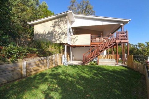 STUNNING HOME WITH SPECTACULAR VIEWS & CLOSE TO THE BEACH - Hervey Bay Accommodation 6