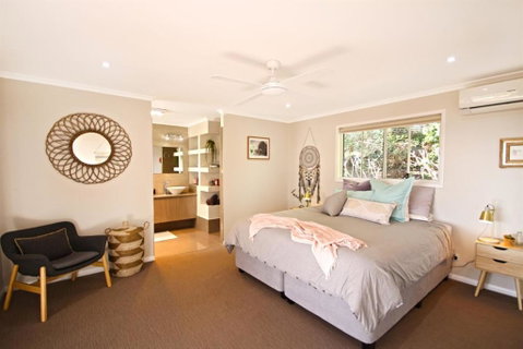 STUNNING HOME WITH SPECTACULAR VIEWS & CLOSE TO THE BEACH - Hervey Bay Accommodation 2