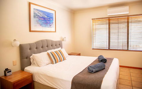 Presidential Bungalow - Hervey Bay Accommodation 2