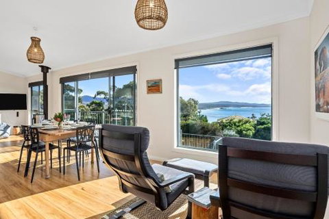 GRANITE BEACH HOUSE At Bay Of Fires - Tourism Hervey Bay 5