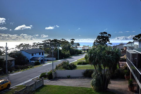 GRANITE BEACH HOUSE At Bay Of Fires - Tourism Hervey Bay 2
