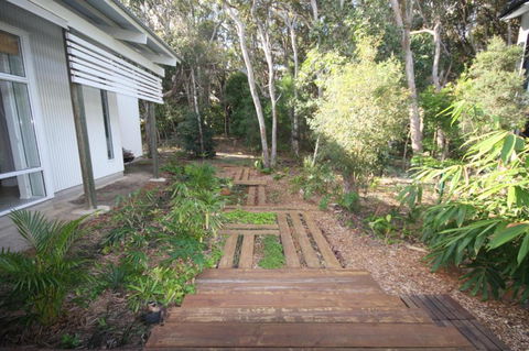 15 Belle Court Modern Architect Designed Open Plan Holiday Home With Outdoor Shower - Hervey Bay Accommodation 2