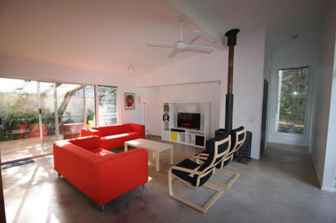 15 Belle Court Modern Architect Designed Open Plan Holiday Home With Outdoor Shower - Hervey Bay Accommodation 4