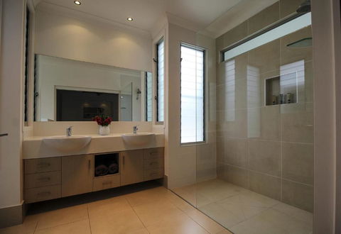 17 Naiad Court Modern Open Plan Family Home With Covered Outdoor Area & Double Lock Up Garage - Hervey Bay Accommodation 3