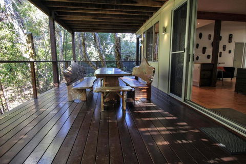 17 Naiad Court Modern Open Plan Family Home With Covered Outdoor Area & Double Lock Up Garage - Hervey Bay Accommodation 4