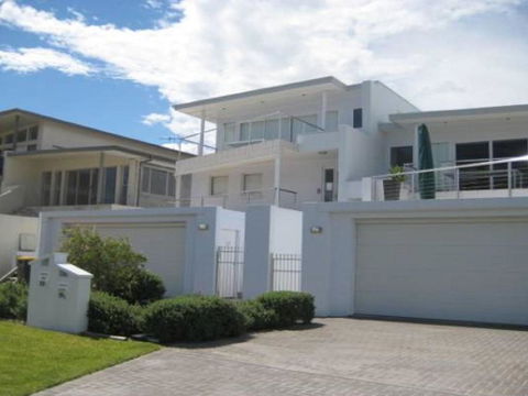 Ultimate Beach House 19a Graham Street Views Peace & Quiet - Hervey Bay Accommodation 4