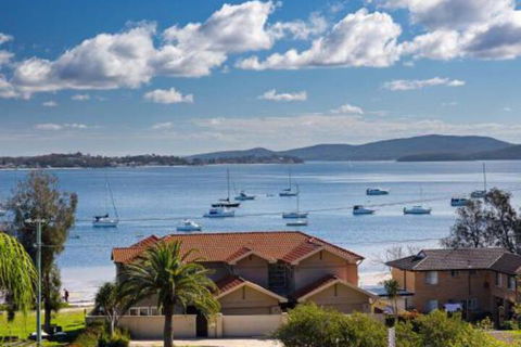 Aislinn 3 / 273 Corrie Parade Air Con Water Views BBQ - Hervey Bay Accommodation 0