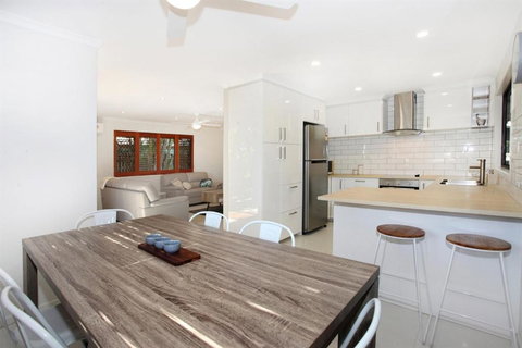 FABULOUS HOLIDAY HIDEAWAY COOLUM BEACH - Hervey Bay Accommodation 6