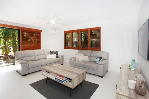 FABULOUS HOLIDAY HIDEAWAY COOLUM BEACH - Hervey Bay Accommodation 2