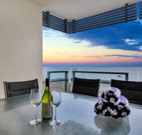 Oceana Darwin Central Oceanfront 3 bedroom 2 Lounge Room Pool Gym Tennis Court Sleeps 9 - Hervey Bay Accommodation