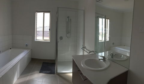 Apple House Point Cook - Hervey Bay Accommodation 2