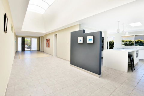 Neptune Absolute Beachfront - Tourism Hervey Bay 6