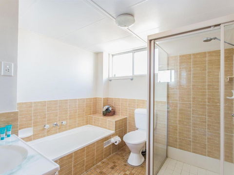 Aquarius 9 Opposite Wallis Lake - Hervey Bay Accommodation 5