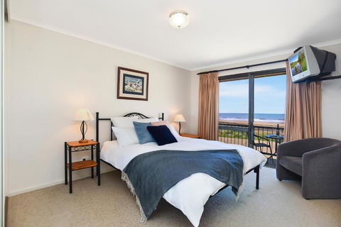 Right On The Beach At Moana - Tourism Hervey Bay 4