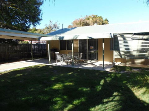 Palmgrove 2 Rainbow Beach Pet Friendly Fully Fenced Air Conditioned Five Minutes To Beach - Hervey Bay Accommodation 2