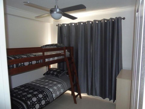 Palmgrove 2 Rainbow Beach Pet Friendly Fully Fenced Air Conditioned Five Minutes To Beach - Hervey Bay Accommodation 5