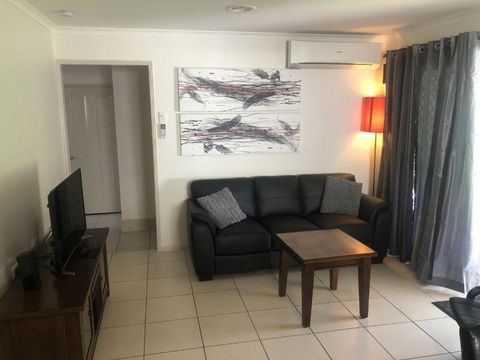 Palmgrove 2 Rainbow Beach Pet Friendly Fully Fenced Air Conditioned Five Minutes To Beach - Hervey Bay Accommodation 4