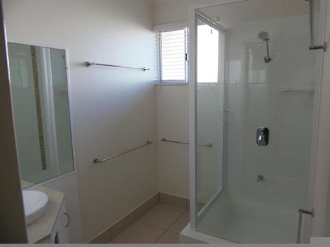 Palmgrove 2 Rainbow Beach Pet Friendly Fully Fenced Air Conditioned Five Minutes To Beach - Hervey Bay Accommodation 1