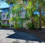 Surfside Beach House 17 Rainbow Shores Swimming pool 2 minute walk to beach air conditioning relax here - Hervey Bay Accommodation