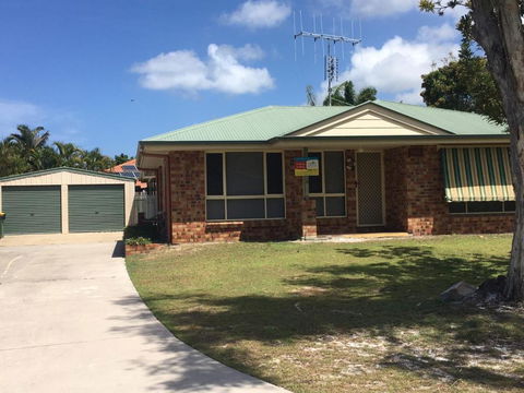 4 Boronia Place Rainbow Beach Perfect Convenient Location Fenced Yard - Hervey Bay Accommodation 2