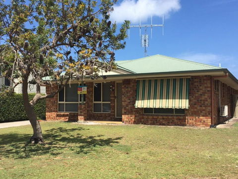 4 Boronia Place Rainbow Beach Perfect Convenient Location Fenced Yard - Hervey Bay Accommodation 4