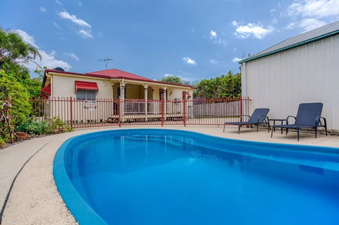 5 Bomburra Court Rainbow Beach Ticks All The Boxes Pool Shed Fenced Yard Pet Friendly - Hervey Bay Accommodation 1
