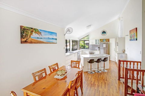 40 Rumbalara Avenue Rainbow Beach Entertain On The Spacious Verandah Overlooking Beautiful Rainbow Beach - Hervey Bay Accommodation 1
