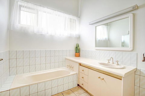 40 Rumbalara Avenue Rainbow Beach Entertain On The Spacious Verandah Overlooking Beautiful Rainbow Beach - Hervey Bay Accommodation 3