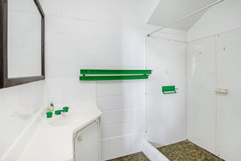 40 Rumbalara Avenue Rainbow Beach Entertain On The Spacious Verandah Overlooking Beautiful Rainbow Beach - Hervey Bay Accommodation 6