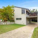 40 Rumbalara Avenue Rainbow Beach Entertain On The Spacious Verandah Overlooking Beautiful Rainbow Beach - Hervey Bay Accommodation 0
