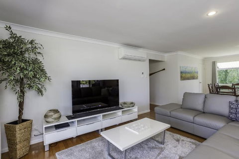 14 Zircon Street Centrally Located Family Home With Covered Deck Close To Patrolled Beach & Shops - Hervey Bay Accommodation 2