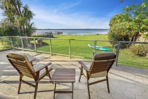 Eagle Point Getaway Waterfront Serenity! - Hervey Bay Accommodation 0